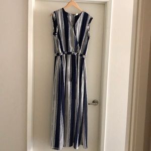 Long sleeveless dress